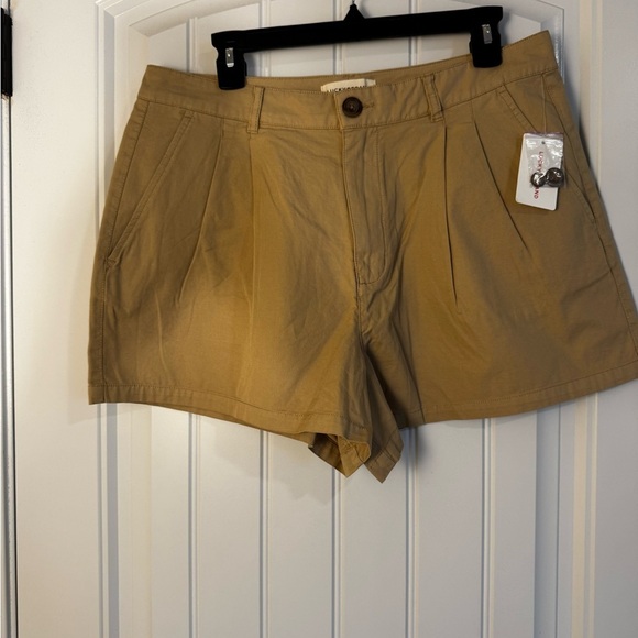 Lucky Brand Women's Tan Shorts NWT - Picture 2 of 6